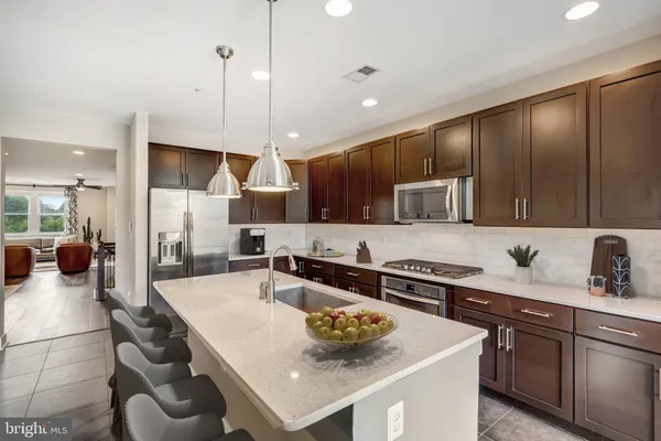 $5,975 | 1905 Richmond Highway, Unit 102, Alexandria, VA 22301