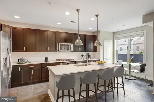 $5,975 | 1905 Richmond Highway, Unit 102, Alexandria, VA 22301