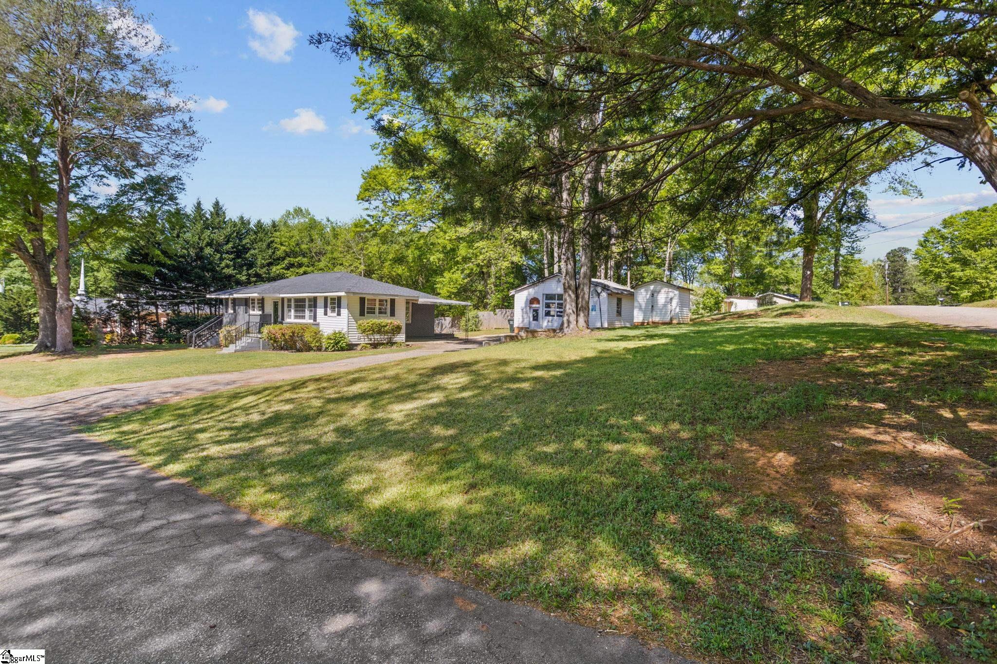 216 Robin Hood Road Taylors, SC 29687 - Photo 3 of 26