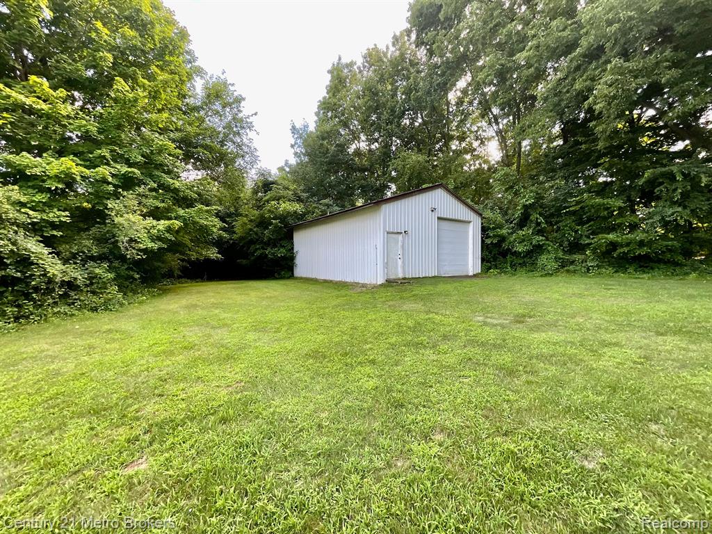 4392 East Carpenter Road Flint, MI 48506 - Photo 6 of 42