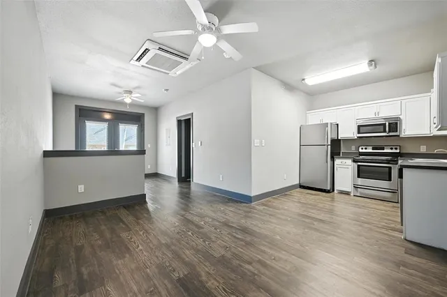 $999 | 903 Fannin Street, Unit 103, Denton, TX 76201