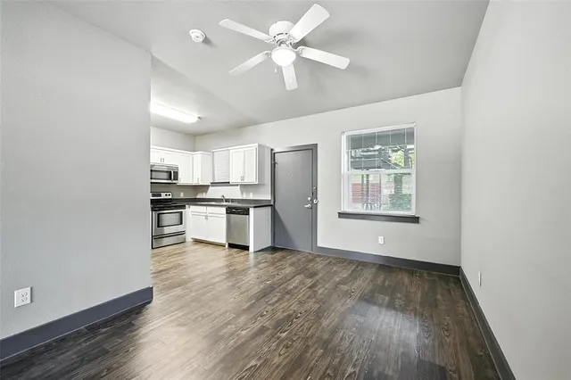 $999 | 903 Fannin Street, Unit 103, Denton, TX 76201