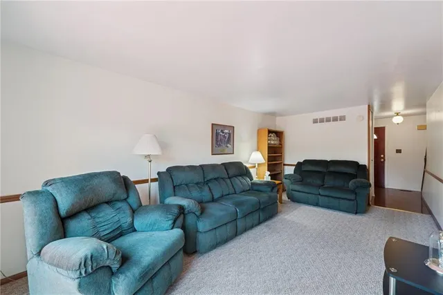 $299,900 | 339 Willow Hedge Drive, Monroeville, PA 15146