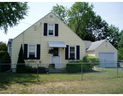 292 Abbott Street Springfield, MA 01118 - Photo 3 of 5