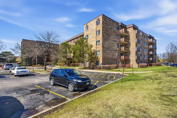 $279,900 | 720 Wellington Avenue, Unit 405, Elk Grove Village, IL 60007