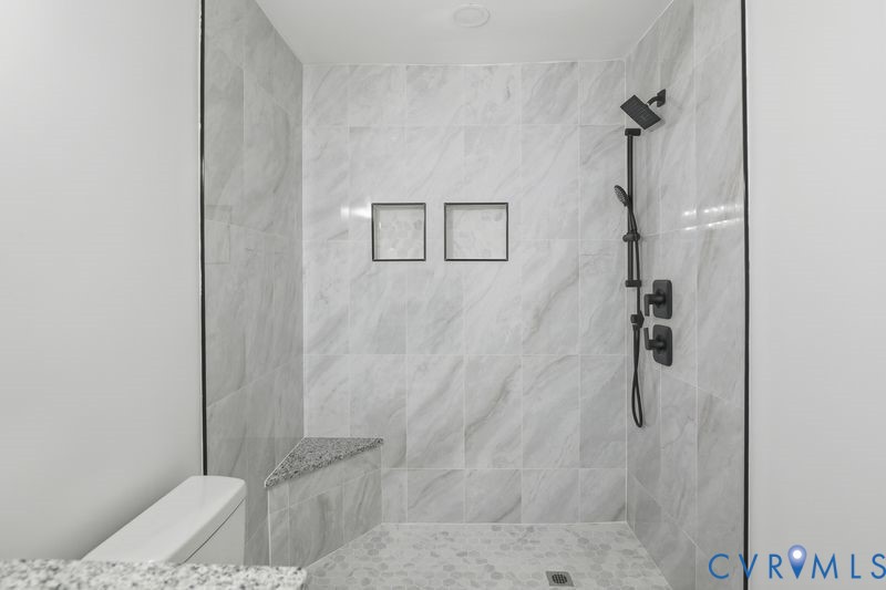 2913 Rolyart Road Petersburg, VA 23805 - Photo 16 of 31 Bathroom with tiled shower