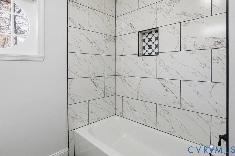 2913 Rolyart Road Petersburg, VA 23805 - Photo 31 of 31 Full bathroom with shower / bath combination