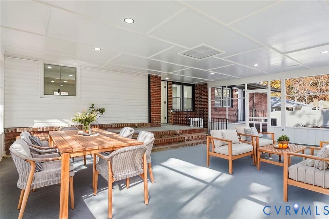 2913 Rolyart Road Petersburg, VA 23805 - Photo 6 of 31 View of sunroom