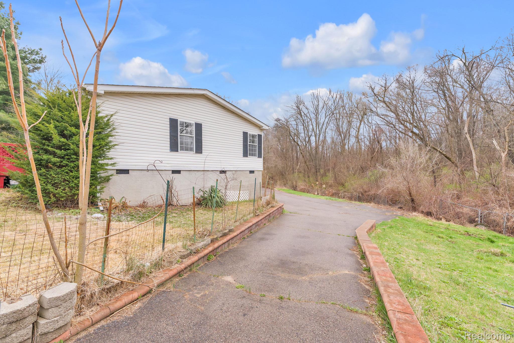 36085 Wick Road Romulus, MI 48174 - Photo 5 of 43 View of side of home with crawl space