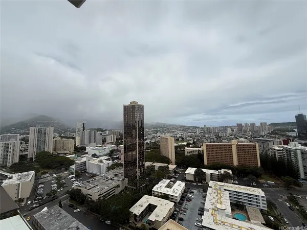 $3,800 | 1500 Rycroft Street, Unit 2607R, Honolulu, HI 96814