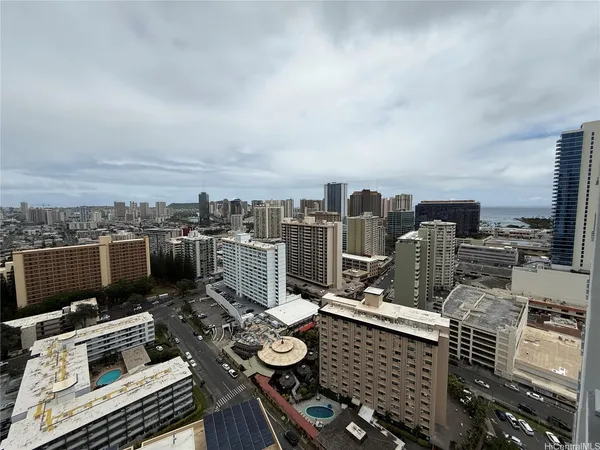 $3,800 | 1500 Rycroft Street, Unit 2607R, Honolulu, HI 96814