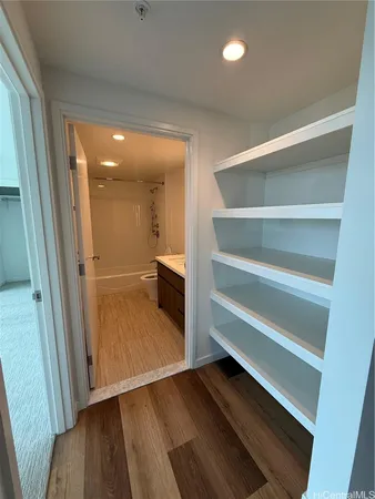 $3,800 | 1500 Rycroft Street, Unit 2607R, Honolulu, HI 96814