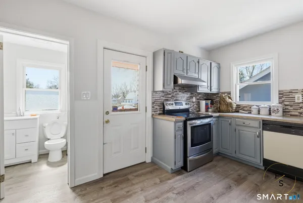$459,900 | 137 Linnmoore Street, Hartford, CT 06114