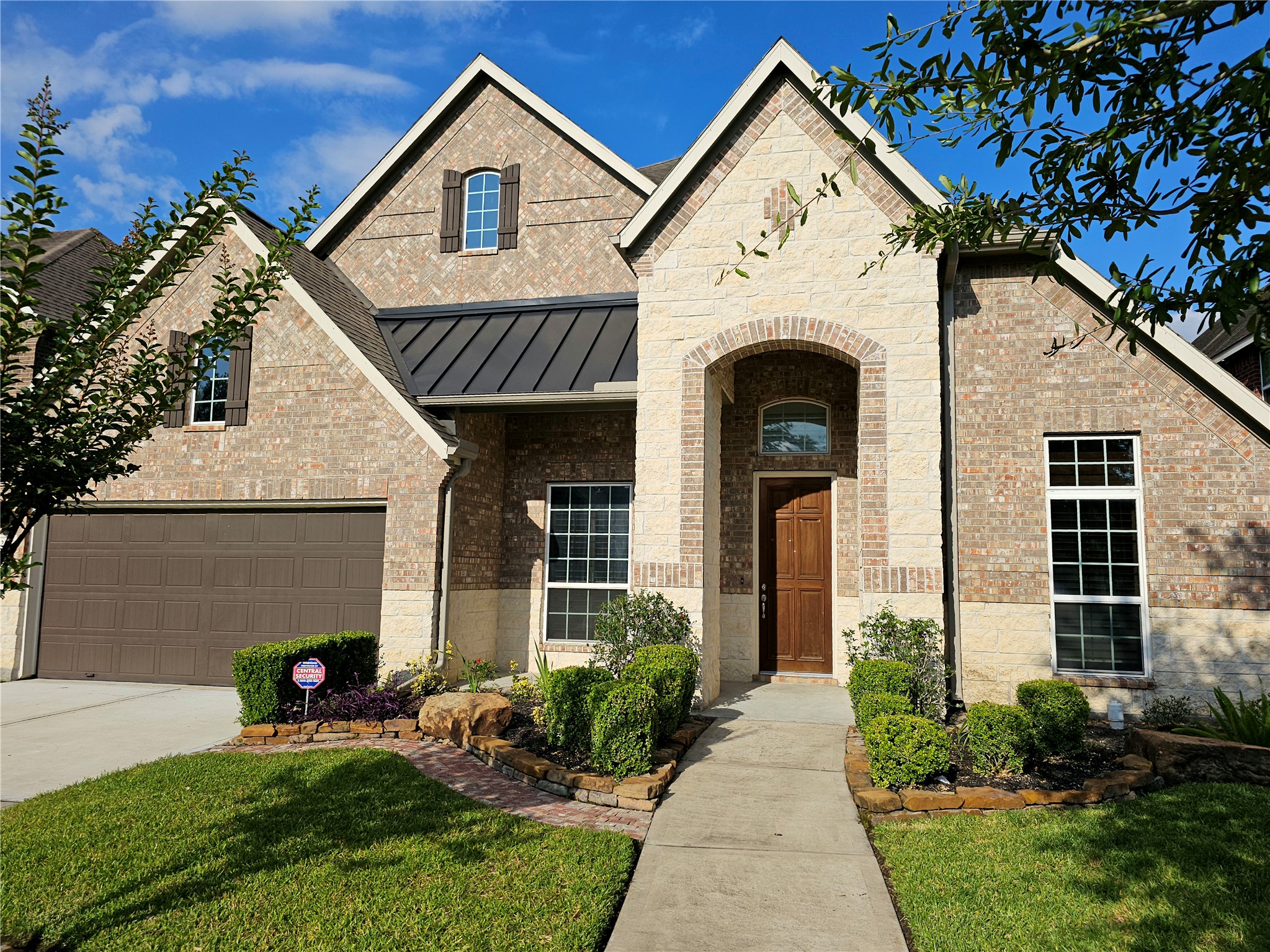 22106 Flashing Ridge Spring, TX 77389 - Photo 43 of 44 a front view of a house with garden