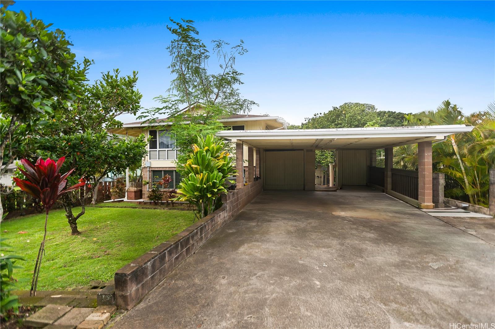 47-325 Ahuimanu Road Kaneohe, HI 96744 - Photo 24 of 24 a view of a house with a yard potted plants and a table