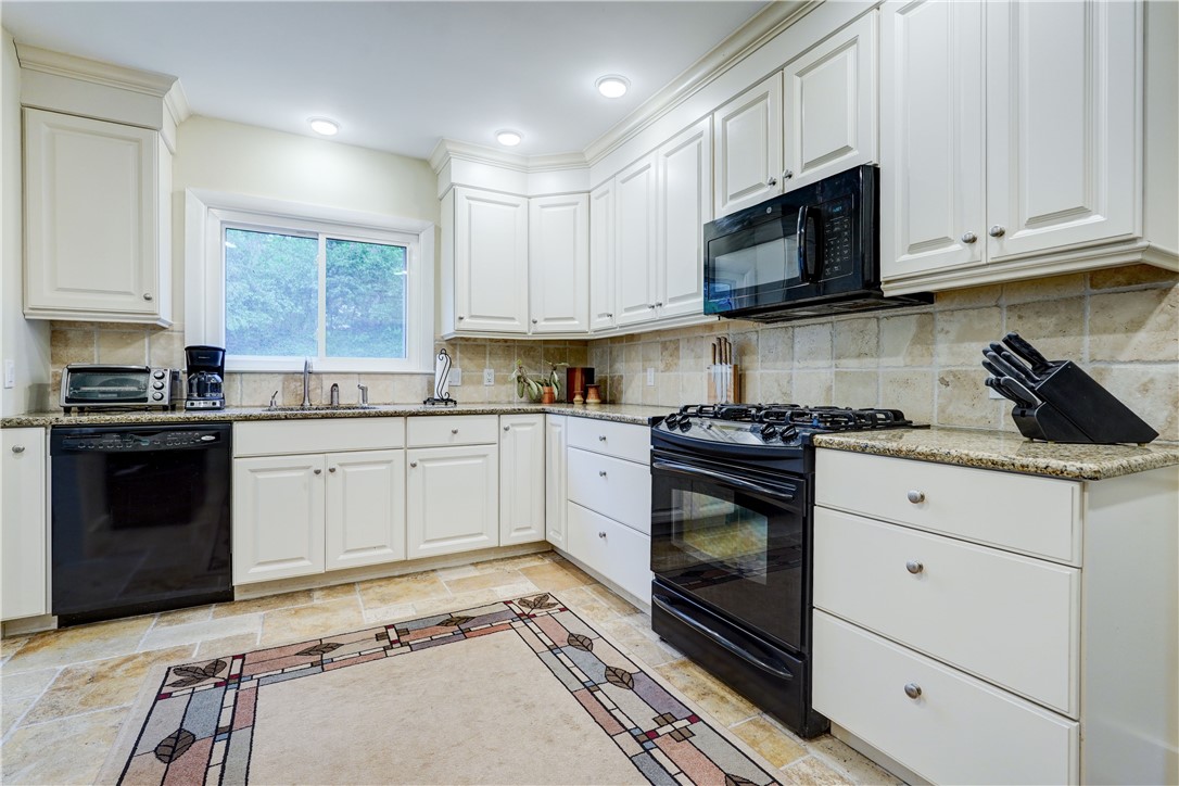 380 Hillside Avenue Rochester, NY 14610 - Photo 13 of 28