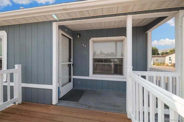 a view of an entrance of the house