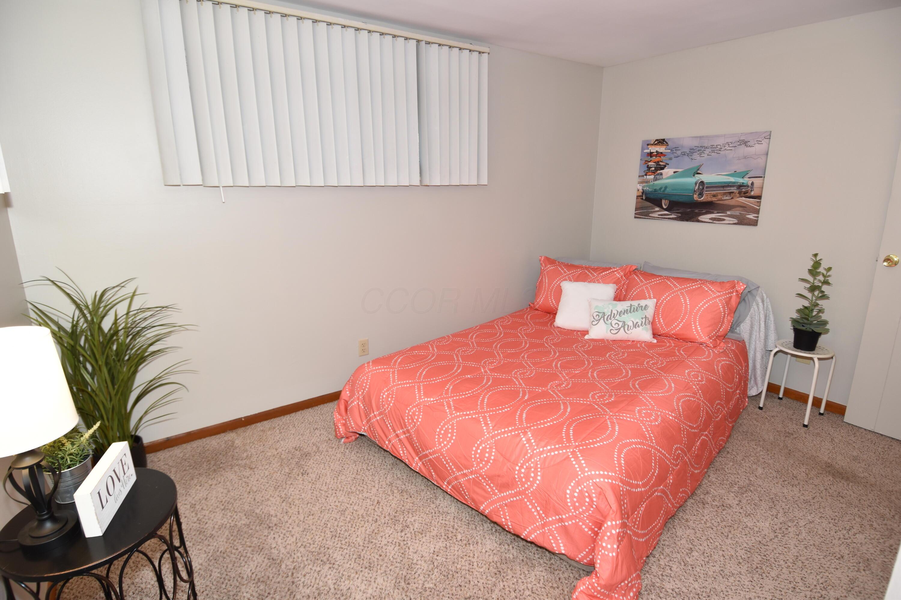 7075 Bartlett Road Reynoldsburg, OH 43068 - Photo 17 of 34 Bedroom 2