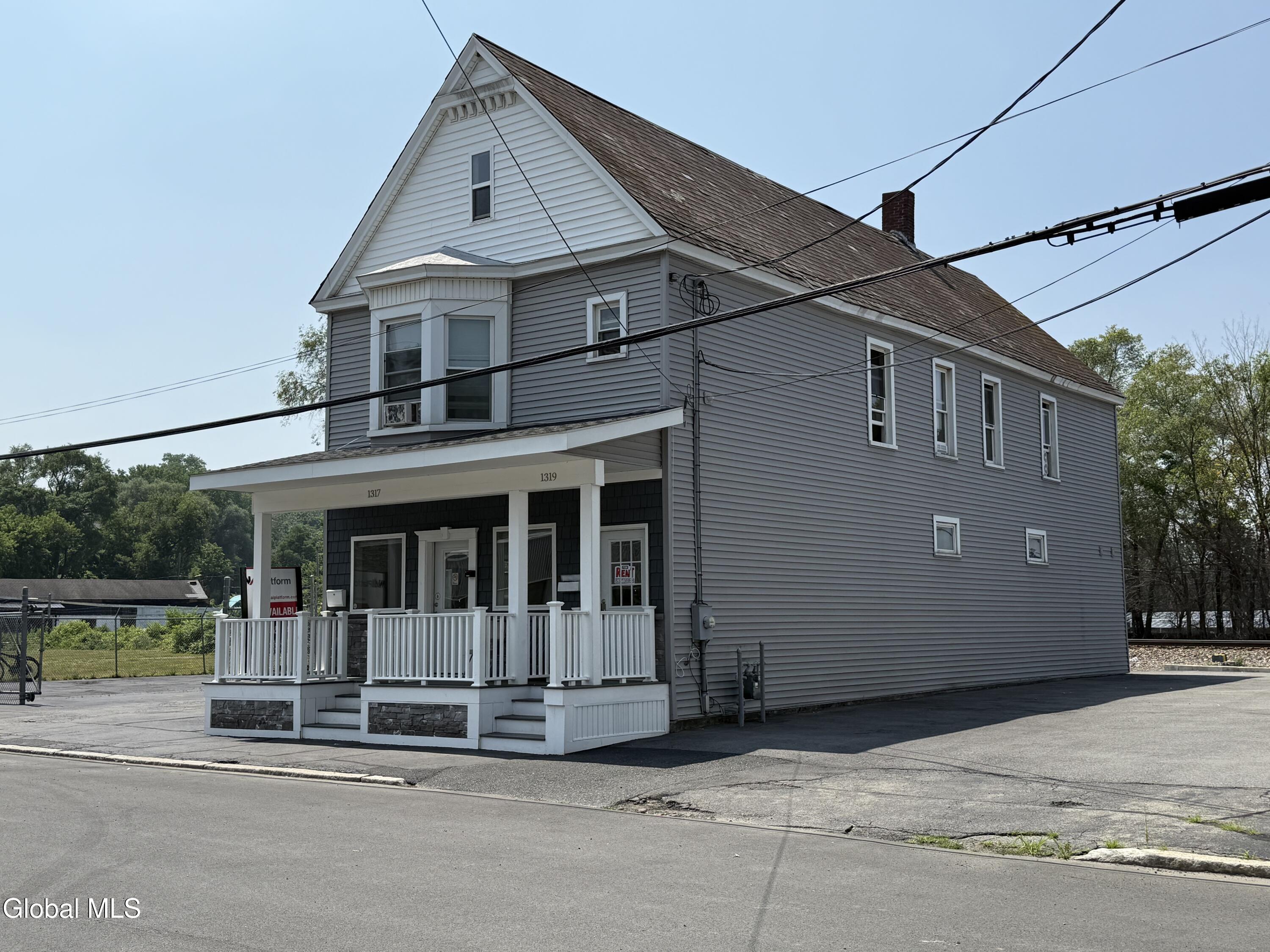 1317 Lower Broadway Schenectady, NY 12306 - Photo 4 of 12 IMG_8002