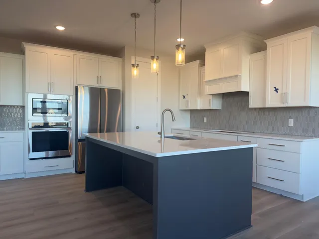 $949,900 | 18250 102nd Place North, Maple Grove, MN 55311