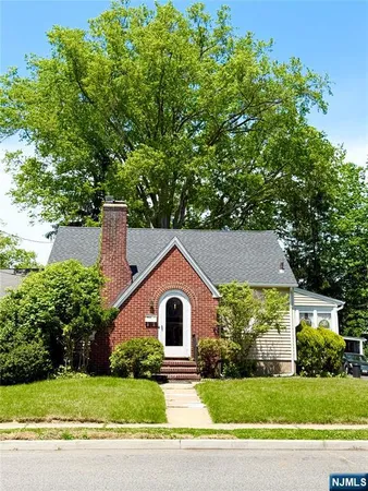 $3,200 | 301 Hickory Avenue, Bergenfield, NJ 07621