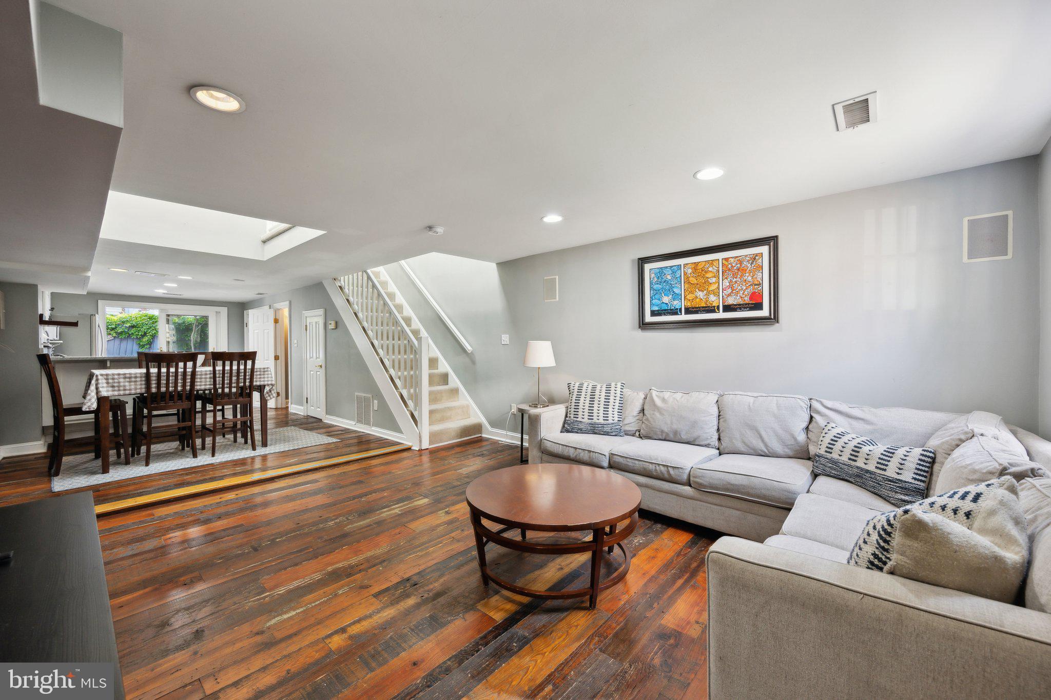 24 Fleet Street Annapolis, MD 21401 - Photo 2 of 32 a living room with furniture and wooden floor