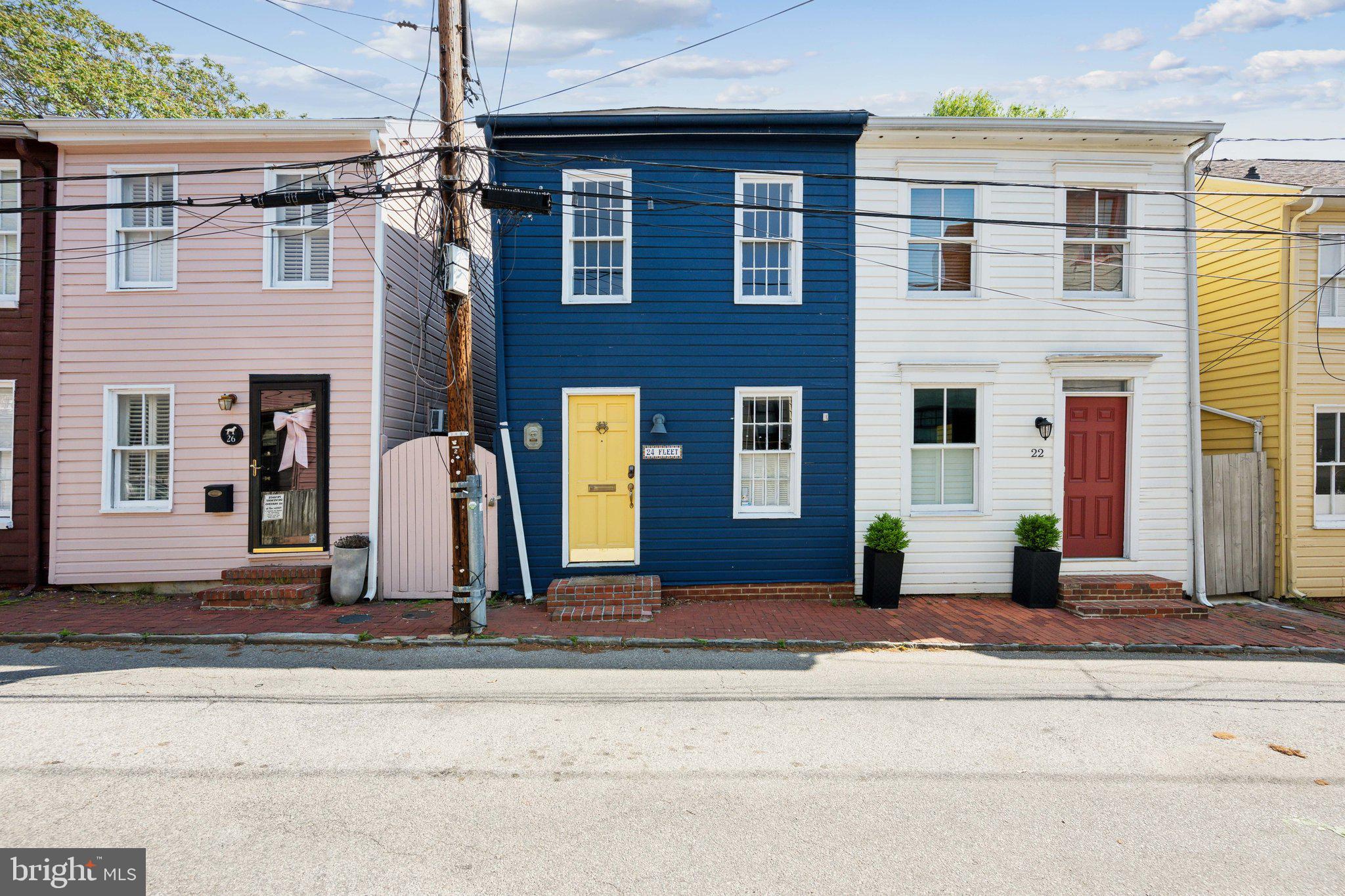 24 Fleet Street Annapolis, MD 21401 - Photo 25 of 32 a front view of a house