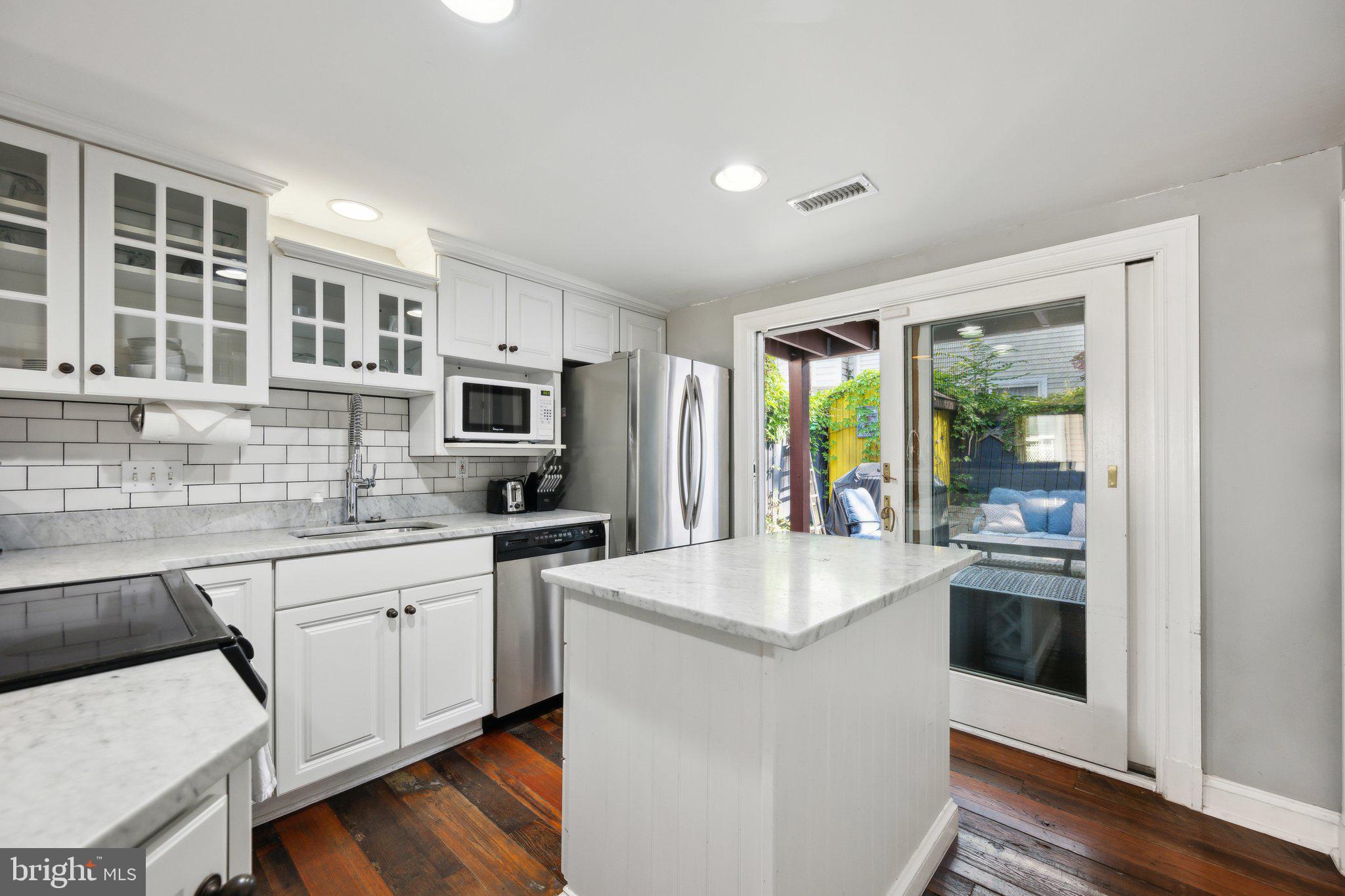 24 Fleet Street Annapolis, MD 21401 - Photo 8 of 32 a large kitchen with granite countertop a stove a sink and a refrigerator