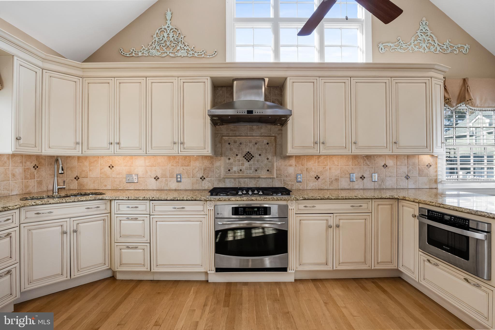 429 East Main Street Maple Shade, NJ 08052 - Photo 12 of 72 Gas oven with hood