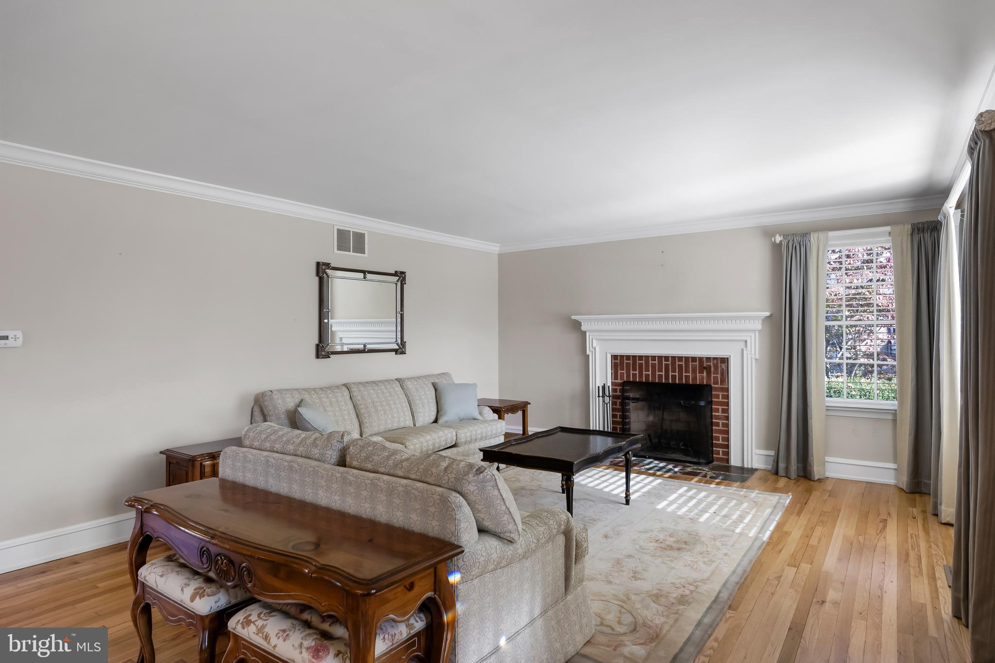 429 East Main Street Maple Shade, NJ 08052 - Photo 5 of 72 Living room
