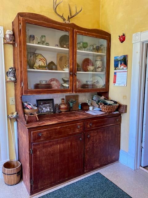 1193 Ashland Mine Road Ashland, OR 97520 - Photo 6 of 29 Built-In Hutch