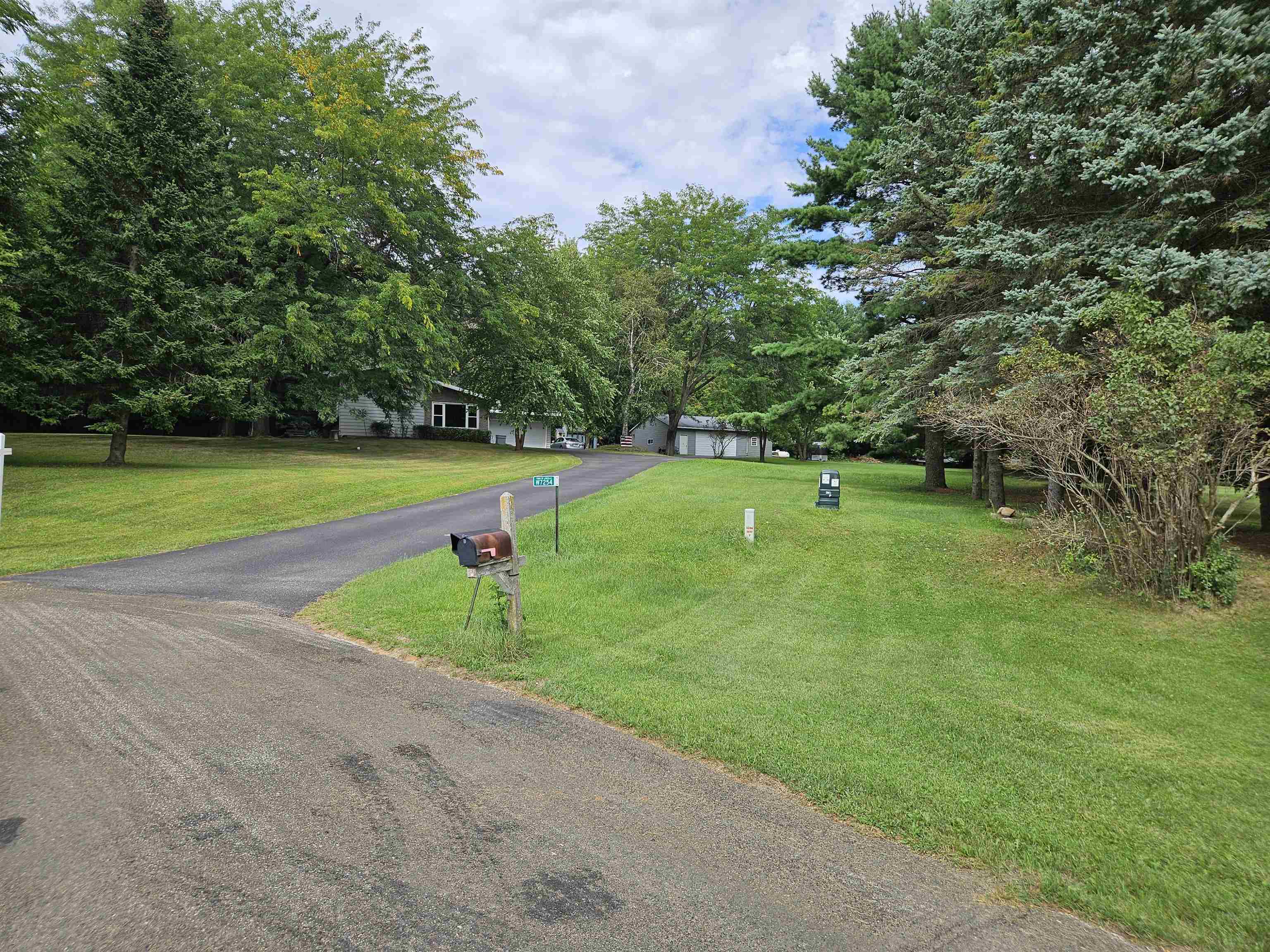 W7254 South Oak Ridge Court Poynette, WI 53955 - Photo 11 of 26 Gallery Image 11