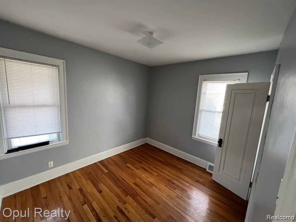 6525 Ternes Dearborn, MI 48126 - Photo 12 of 15