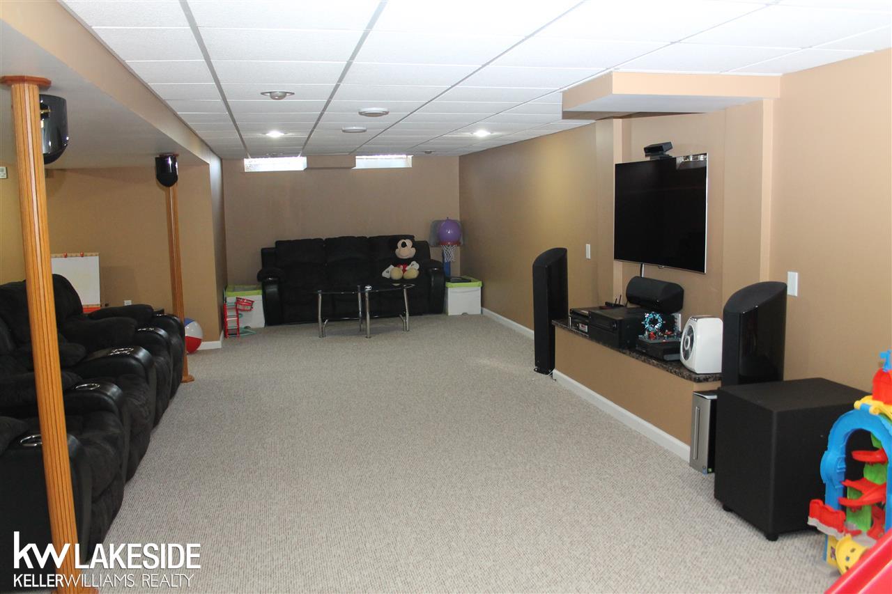 16921 Country Ridge Lane Macomb, MI 48044 - Photo 39 of 48 31323737-38.JPG
