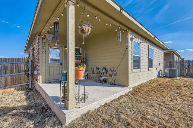 a house view with a outdoor space