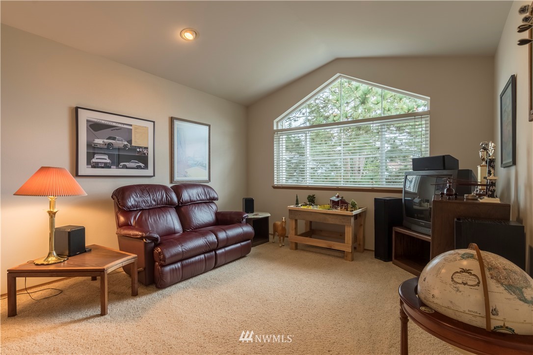5010 Northeast 18th Court Renton, WA 98059 - Photo 14 of 25 Gallery Image 14