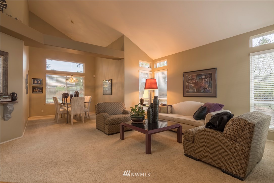 5010 Northeast 18th Court Renton, WA 98059 - Photo 3 of 25 Gallery Image 3