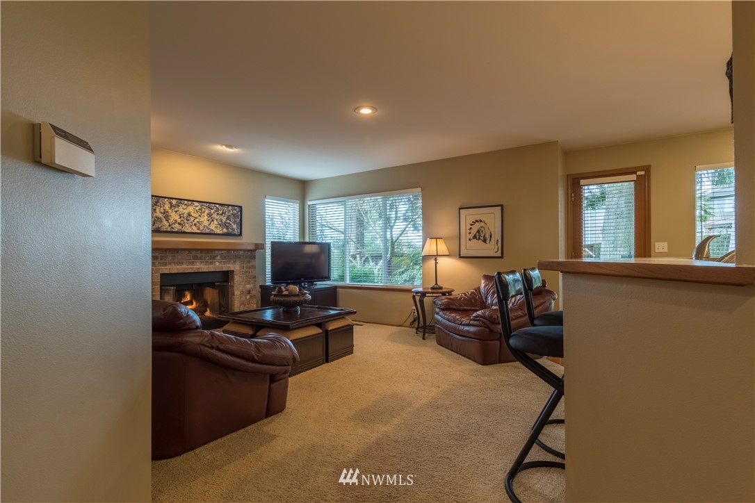 5010 Northeast 18th Court Renton, WA 98059 - Photo 4 of 25 Gallery Image 4