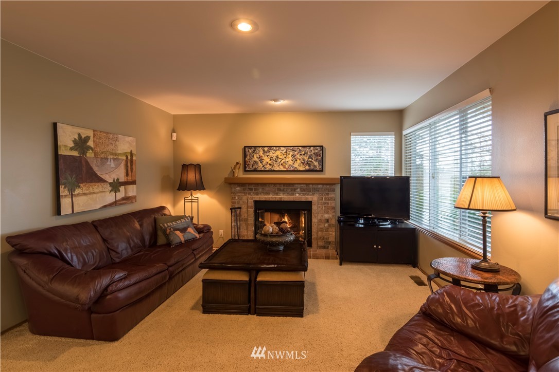 5010 Northeast 18th Court Renton, WA 98059 - Photo 5 of 25 Gallery Image 5