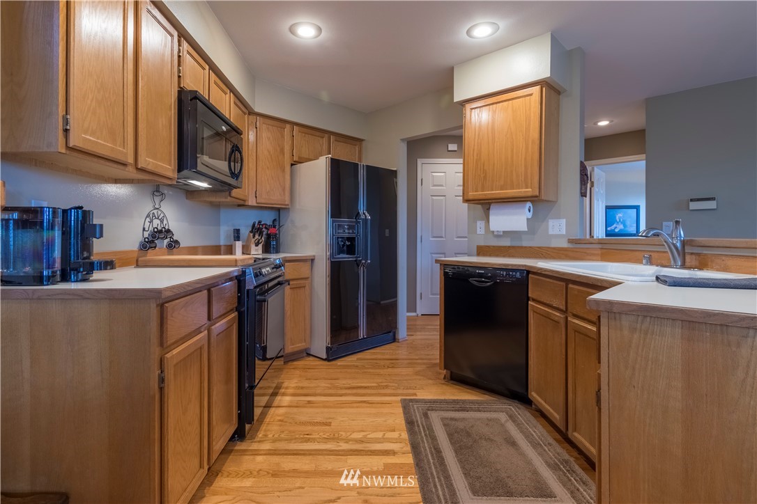 5010 Northeast 18th Court Renton, WA 98059 - Photo 9 of 25 Gallery Image 9