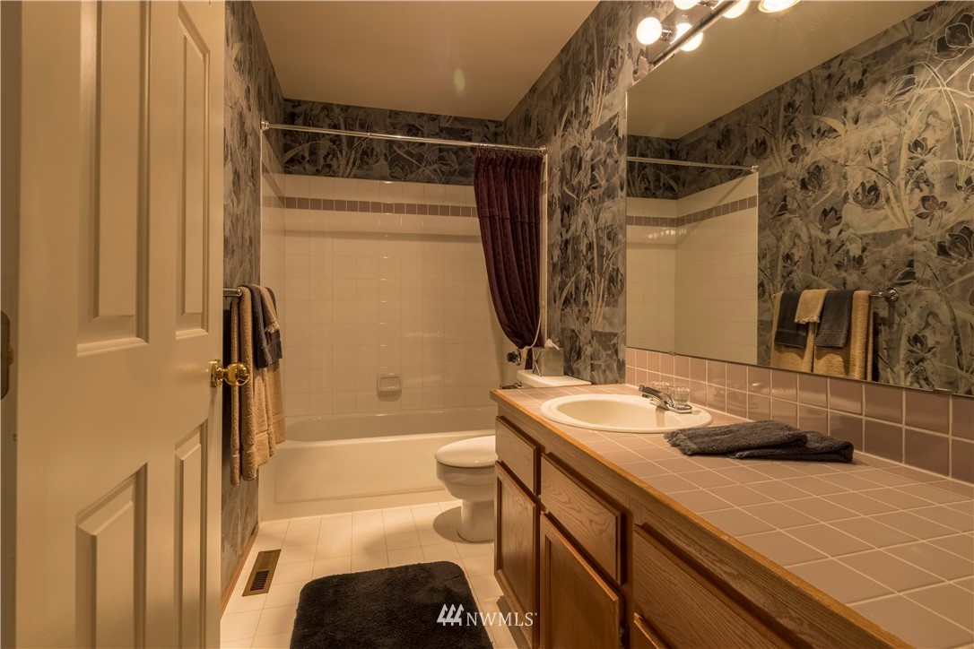 5010 Northeast 18th Court Renton, WA 98059 - Photo 10 of 25 Gallery Image 10