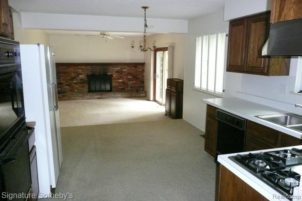 29988 Rambling Road Southfield, MI 48076 - Photo 8 of 29 Kitchen