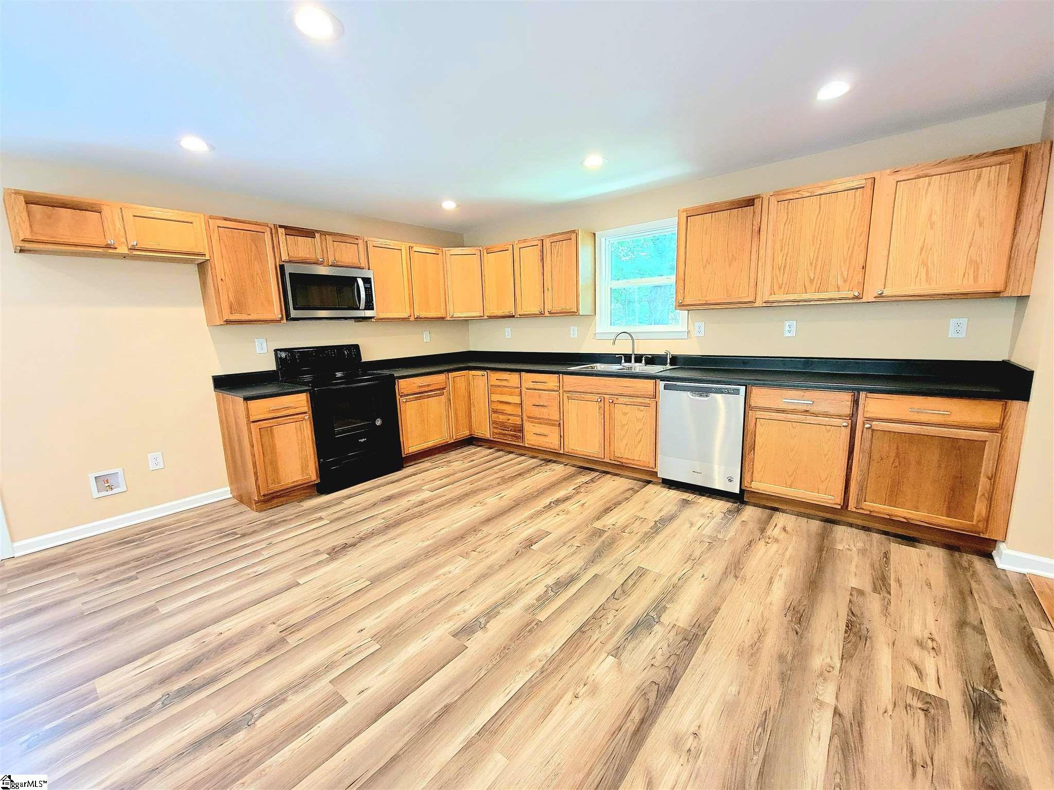 109 Freeman Bridge Road Marietta, SC 29661 - Photo 3 of 35