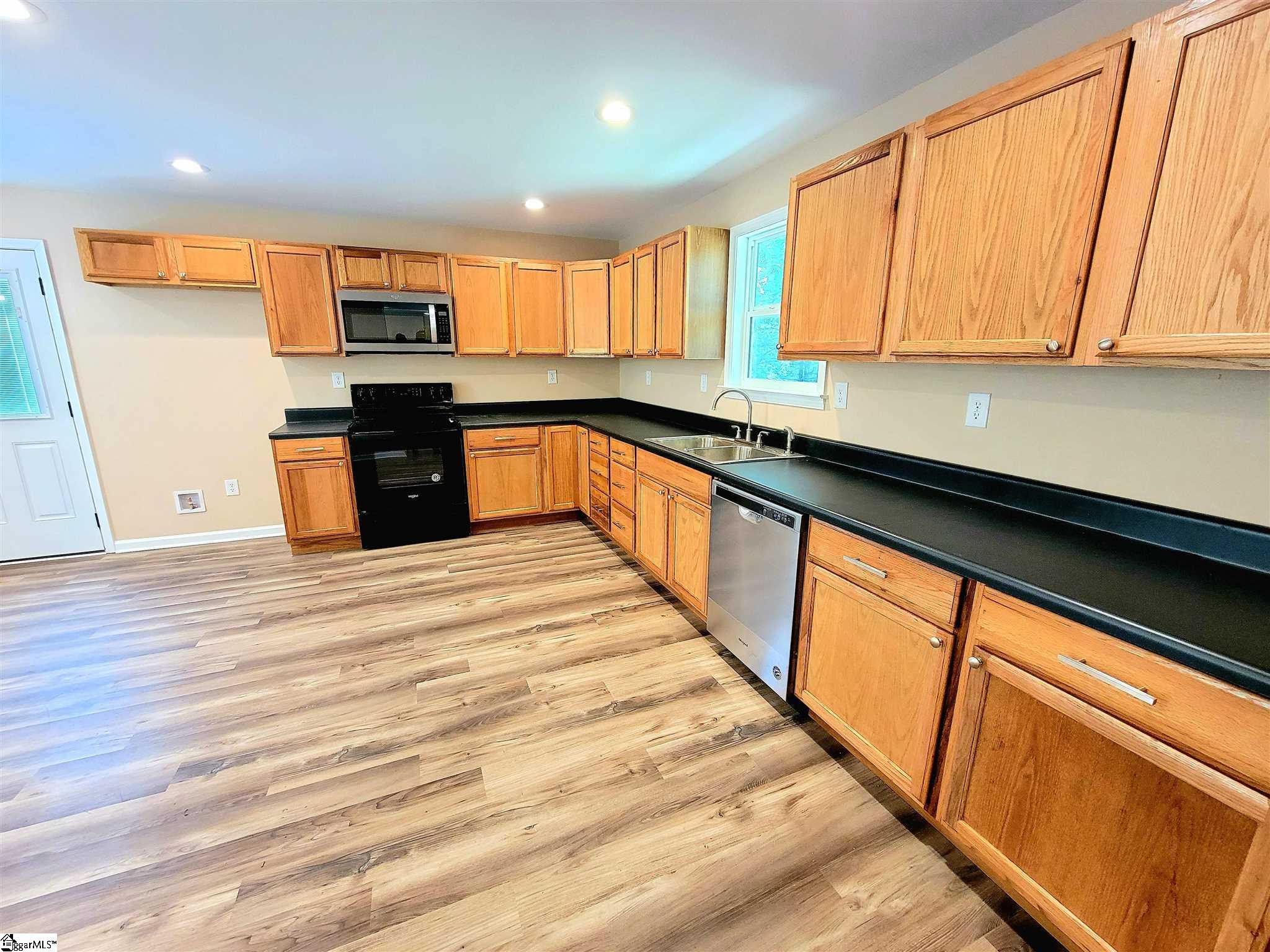 109 Freeman Bridge Road Marietta, SC 29661 - Photo 4 of 35