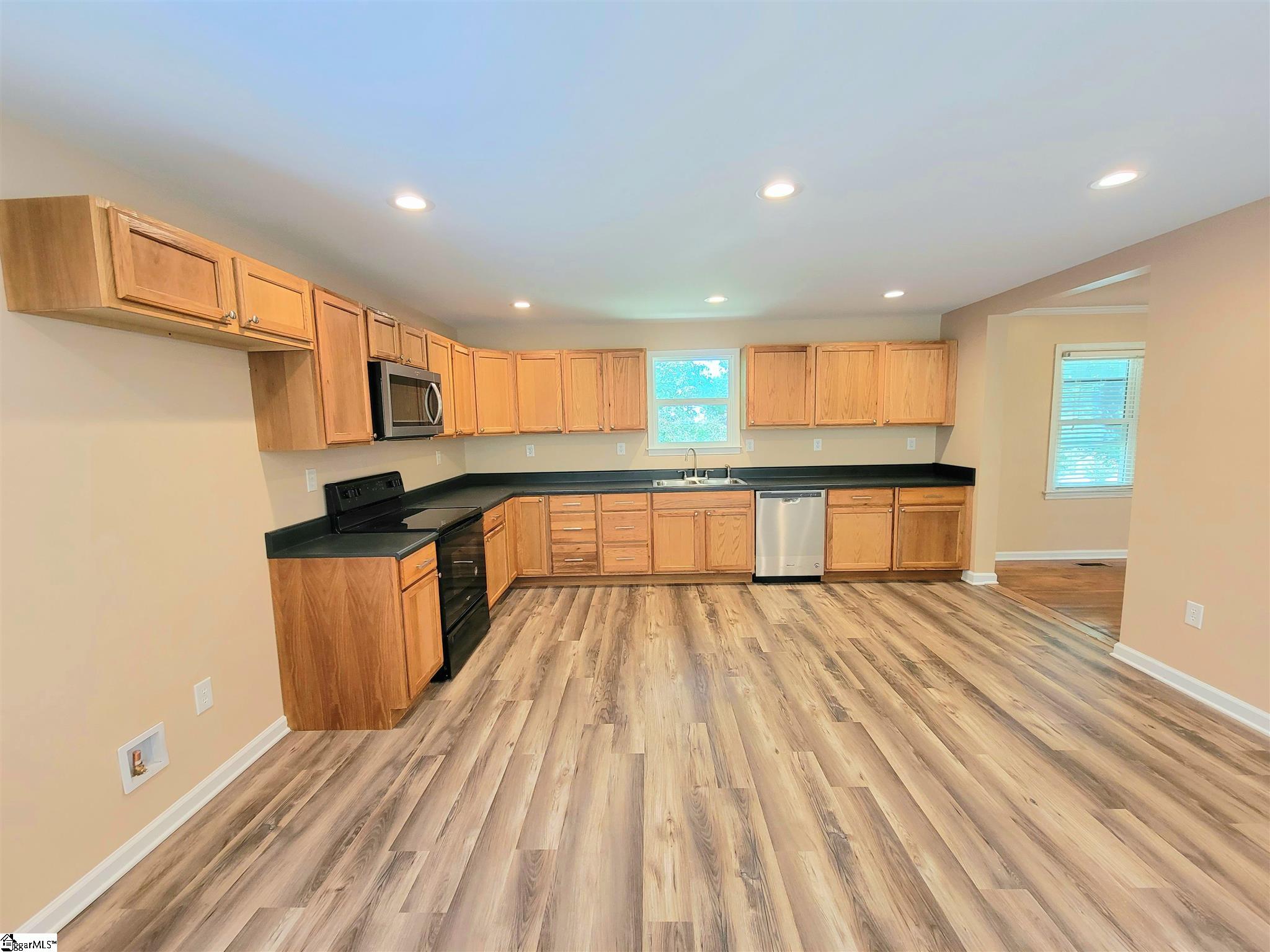 109 Freeman Bridge Road Marietta, SC 29661 - Photo 5 of 35