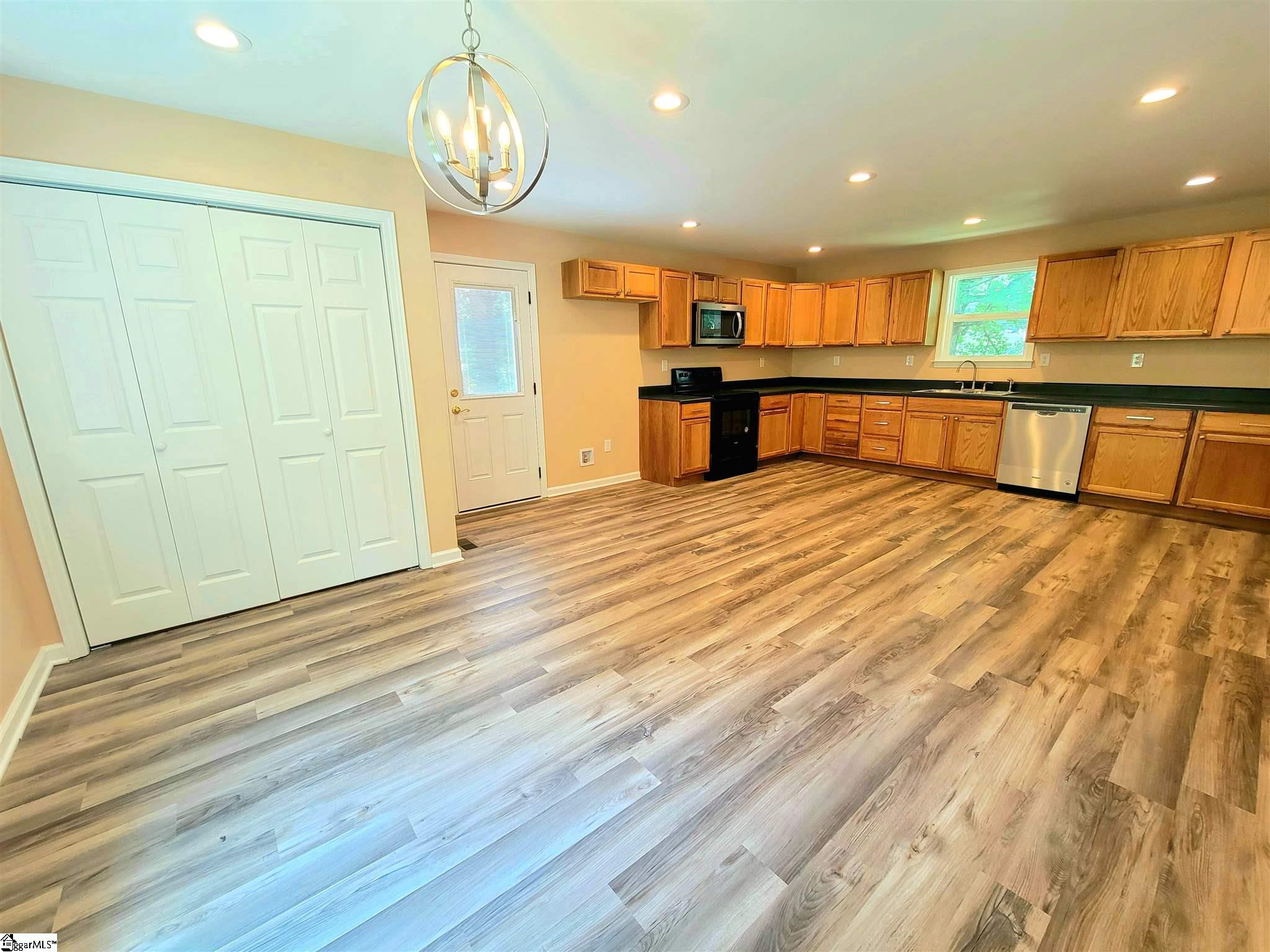 109 Freeman Bridge Road Marietta, SC 29661 - Photo 6 of 35