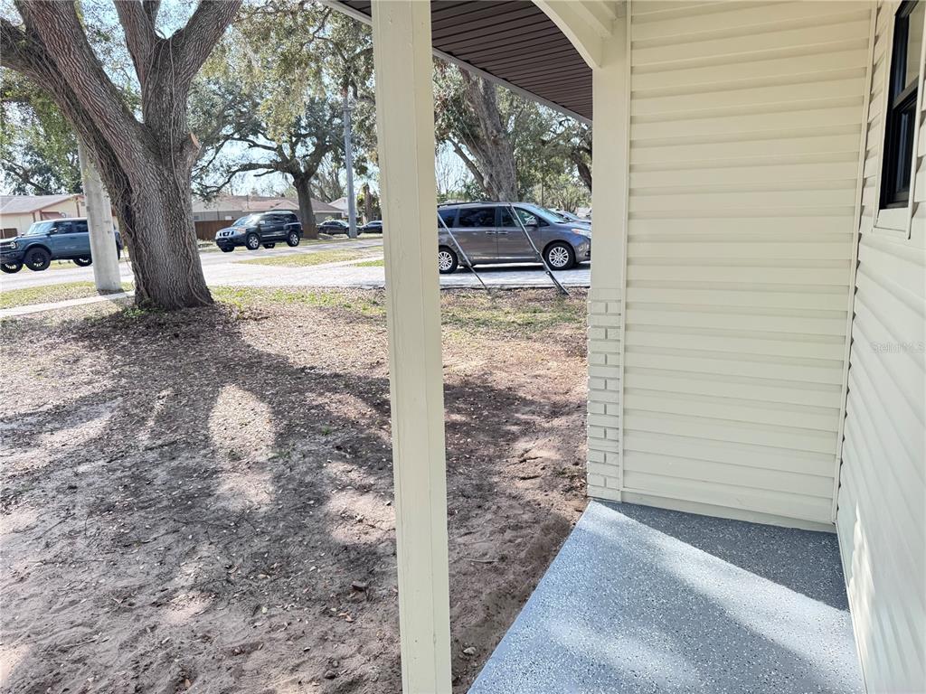 103 West Wheeler Road Seffner, FL 33584 - Photo 4 of 53 Gallery Image 4