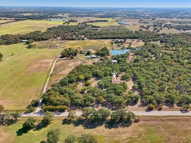 a black and white photo of a living room