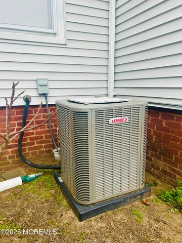 a view of a entrance gate of the house