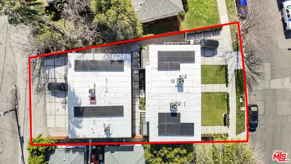 $2,525,000 | 6422 Hanna Avenue, Woodland Hills, CA 91303